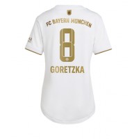Dres Bayern Munich Leon Goretzka #8 Gostujuci za Žensko 2022-23 Kratak Rukav